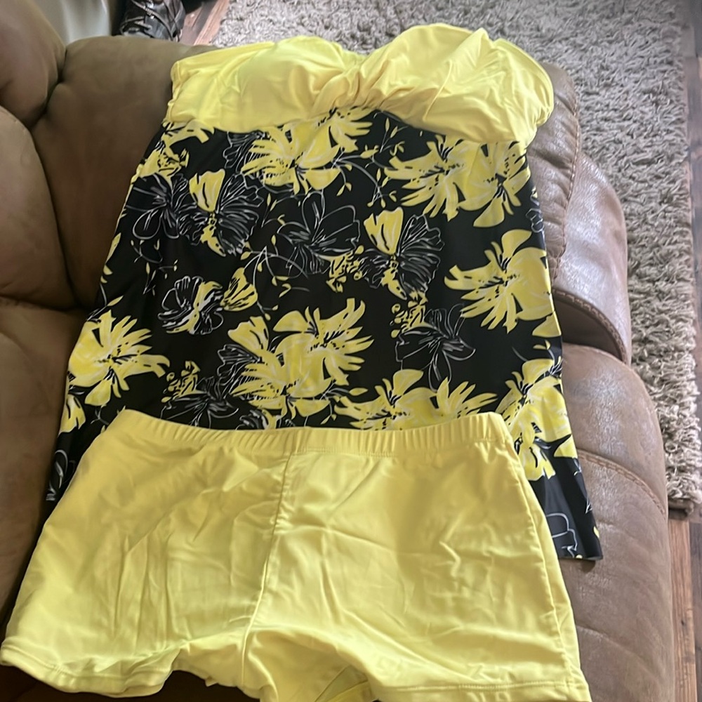 Women’s size large tankini swimsuit